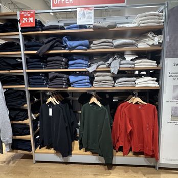 Uniqlo - Light Sweaters - Men's Clothing Near Me - Sacramento, California Uniqlo - Light Sweaters - Men's Clothing Near Me - Sacramento, California