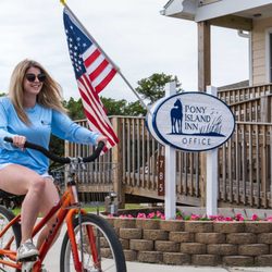 Pony Island - You can rent bikes throughout your stay at the Pony Island Inn.