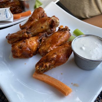 Lucky Lou's Bar & Grill - Dirty Wings (Buffalo) - New American Near Me - Wethersfield, Connecticut
