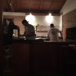 Pizzaria do Cica - Vc pode ver a pizza sendo feita do ladinho!