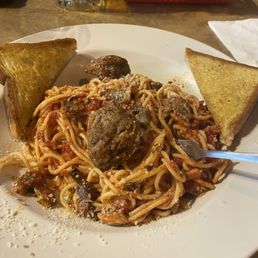 Spaghetti and meatballs. Pretty good! Spaghetti and meatballs. Pretty good!