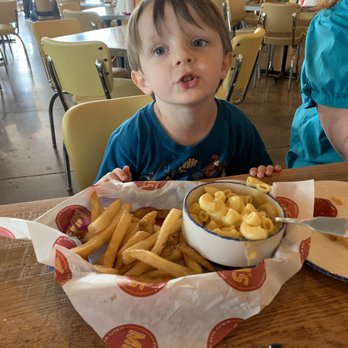 Mia's Table - Kid Mac and cheese is yummy! - American Near Me - Shenandoah, Texas Mia's Table - Kid Mac and cheese is yummy! - American Near Me - Shenandoah, Texas
