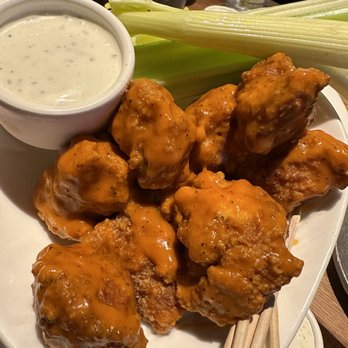 Yard House - IG: dinewithclydeandjy | Boneless Wings Buffalo flavor - New American Near Me - Sacramento, California Yard House - IG: dinewithclydeandjy | Boneless Wings Buffalo flavor - New American Near Me - Sacramento, California