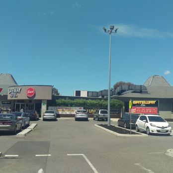 Gateway Hotel - Outside - Bistros Near Me - Corio, VIC Gateway Hotel - Outside - Bistros Near Me - Corio, VIC