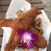 Photo of Barefoot Beach Cafe - Honolulu, HI, United States. Fish and chips, soooo good fresh fish