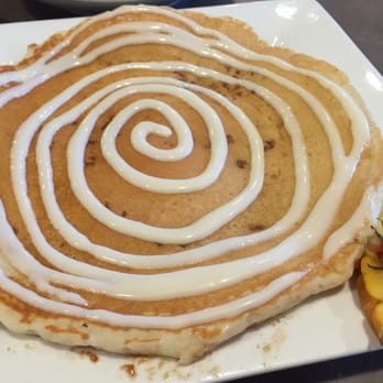 Moena Café - Petite Cinnamon Roll Pancake - Cafes Near Me - Honolulu, Hawaii