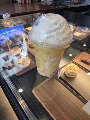 Luckin Coffee by null