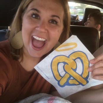 Auntie Anne's - Delicious pretzel! Made fresh to order right before they closed! - Pretzels Near Me - Metuchen, New Jersey