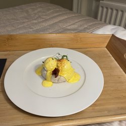 Waterfront Cafe - Eggs Benedict