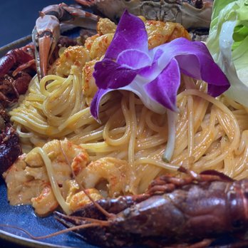 Deluxe Fun Dining - Seafood pasta - Bars Near Me - Charlotte, North Carolina Deluxe Fun Dining - Seafood pasta - Bars Near Me - Charlotte, North Carolina