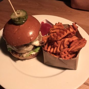Howell's Kitchen and Bar - Howell's Burger & sweet potato fries - Pizza Near Me - Atlanta, Georgia