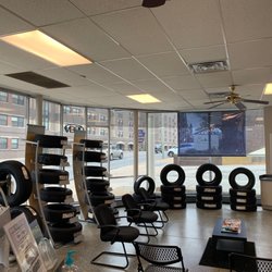 Mavis Discount Tire - Waiting area