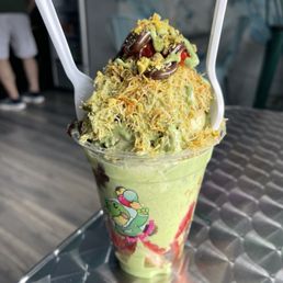 Dubai Strawberry cup with ice cream