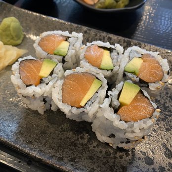 Shoshaku - Salmon avocado roll - Sushi Bars Near Me - Great Neck, New York