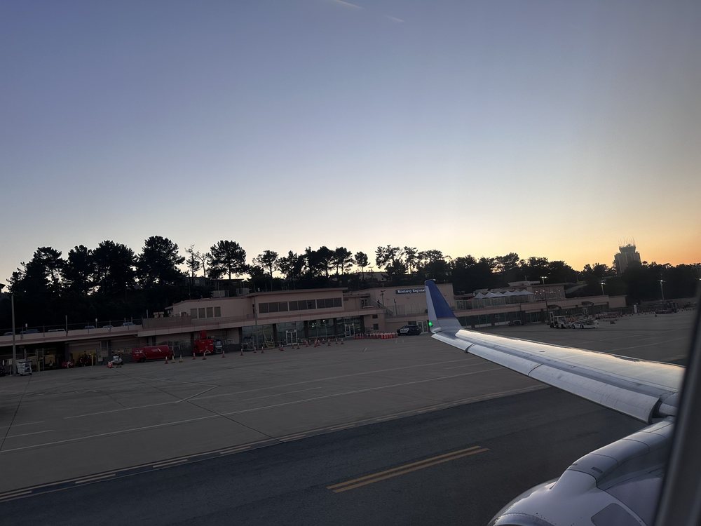MONTEREY REGIONAL AIRPORT Updated March 2024 185 Photos & 160