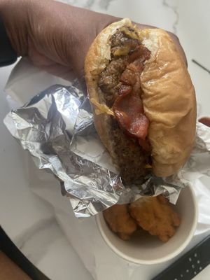 Lee's Hamburgers by null