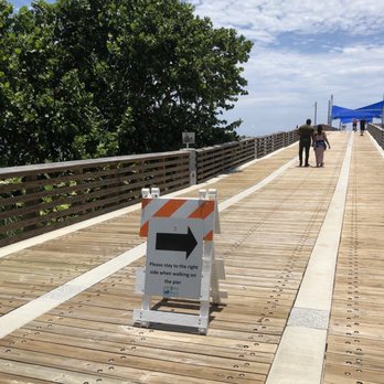Pompano Beach Pier - Directional walking signs (and a choke who can't read...) - Local Flavor Near Me - Pompano Beach, Florida