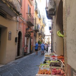 Via dell'Indipendenza - Local flavour