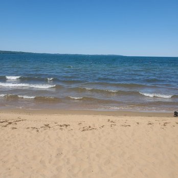 Brio Beach Inn - Hotels Near Me - Traverse City, Michigan