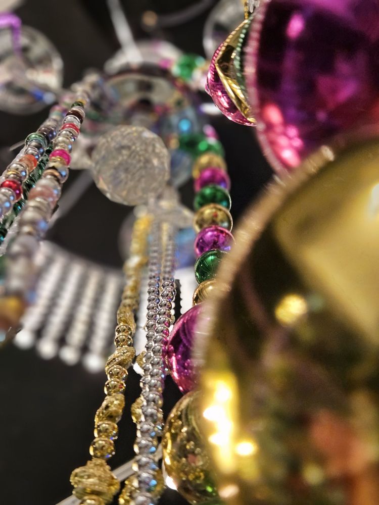 Diana's Bartique On The Strand Logo