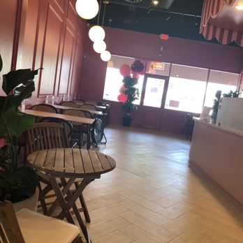 Che La Ca - The nice inside view/ first seen when you walk inside. - Desserts Near Me - Houston, Texas Che La Ca - The nice inside view/ first seen when you walk inside. - Desserts Near Me - Houston, Texas