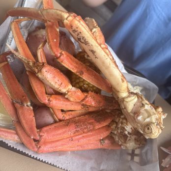 Dewey Destin Seafood - Snow crab - Seafood Near Me - Destin, Florida