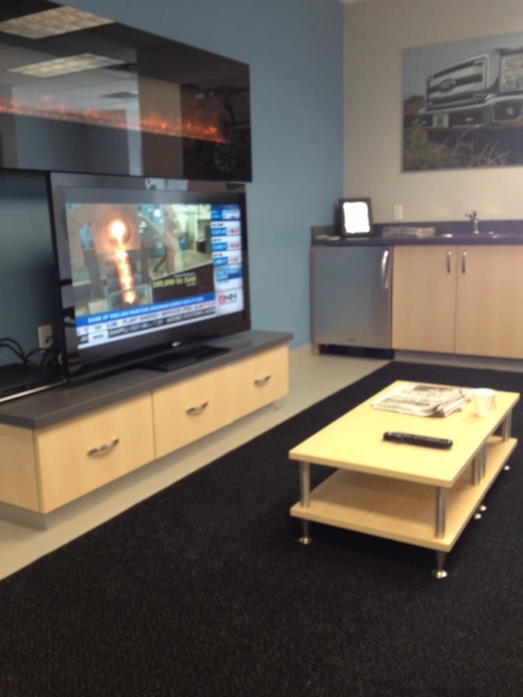 UNIVERSAL FORD LINCOLN 19 Reviews 2800 Barlow Trail NE, Calgary, Alberta Car Dealers