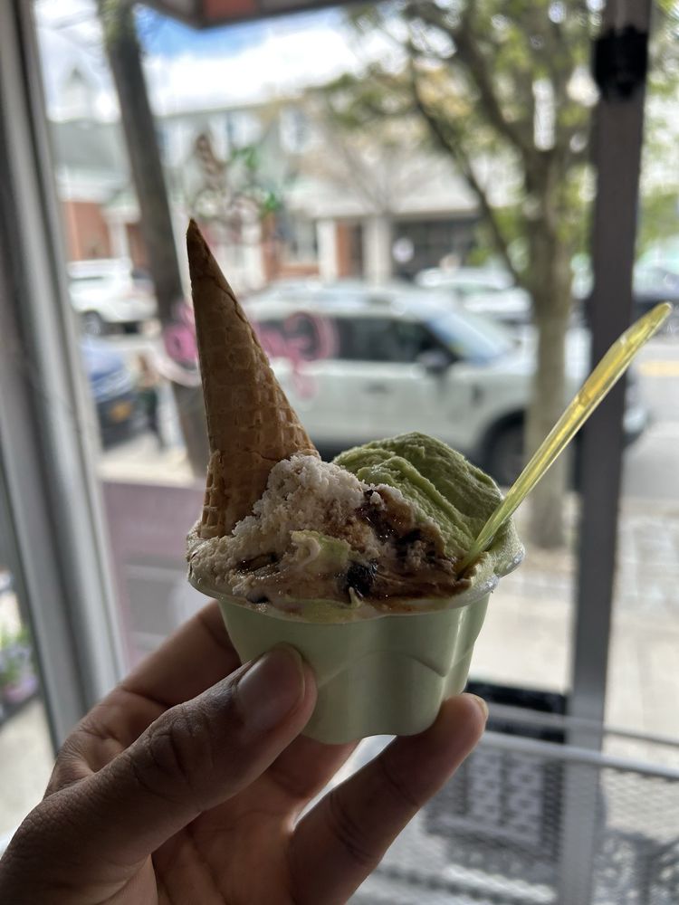 Dolce Scoop Gelato Logo