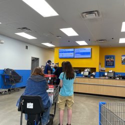 Walmart Supercenter - Long return line as always