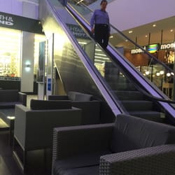 City Shops del Valle - Escalera sin funcionar