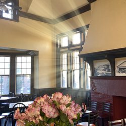 Breakfast Station - Sun shining in during the day!