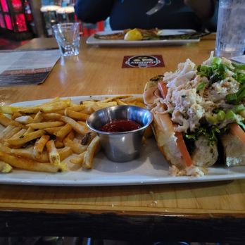 TWIN PEAKS - Updated 05/2025 - 125 Photos & 58 Reviews - 3901 US Highway 98 N, Lakeland, Florida