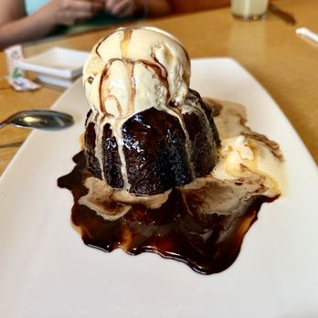 Kona Grill - Oak Brook - Double-Stack Brownie - New American Near Me - Oak Brook, Illinois