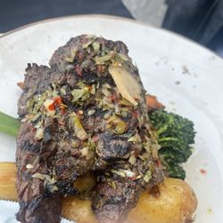 The Front Yard - Steak tips with potatoes, carrots and broccolini