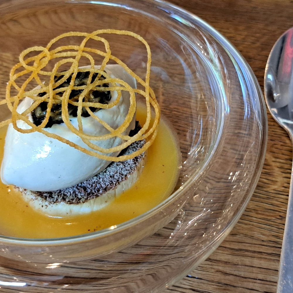aend - Passionsfrucht, (japanischer grüner) Kukicha-Tee, Eis & Pudding. / Passionfruit, (Japanese green) kukicha tea ice & custard. 2023 05 04. M1. - Modern European Near Me - Vienna, 9