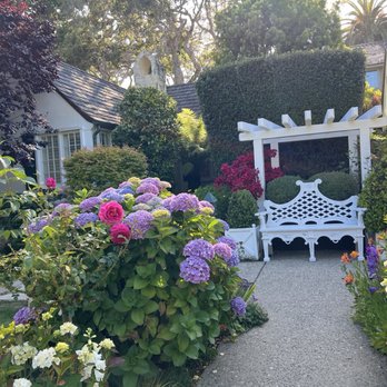 Lincoln Green Cottages - Courtyard - Bed & Breakfast Near Me - Carmel, California
