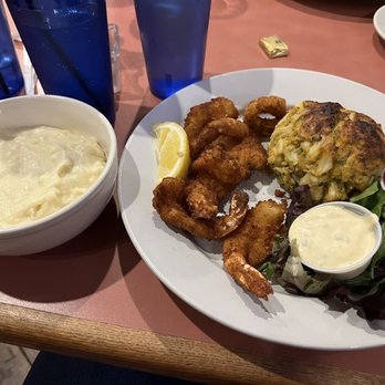 Mo's Seafood - Jumbo Lump Crab Cake & 6 Fried Shrimp with Garlic Mashed Potatoes - Seafood Near Me - Towson, Maryland Mo's Seafood - Jumbo Lump Crab Cake & 6 Fried Shrimp with Garlic Mashed Potatoes - Seafood Near Me - Towson, Maryland