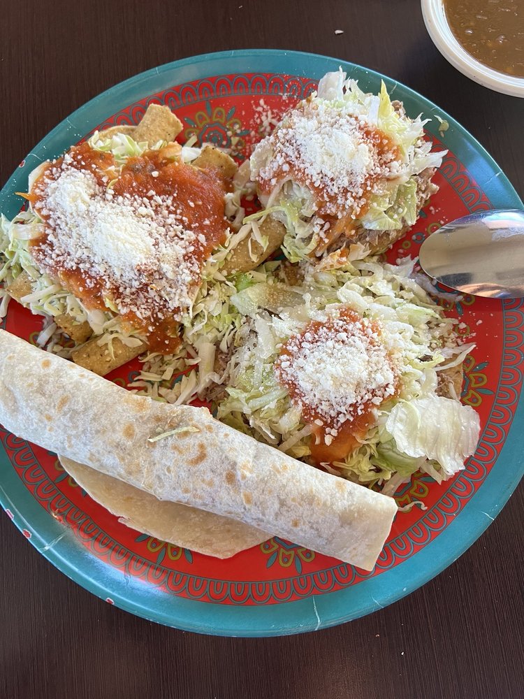 FLAUTAS AND SOPES Updated August 2024 16 Photos & 32 Reviews 1531