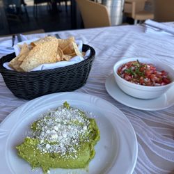 La Concha - Guac and pico de gallo