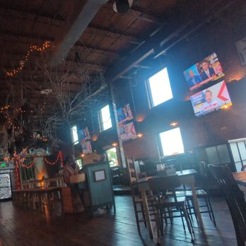 Earl's - inside - American Near Me - Winston-Salem, North Carolina