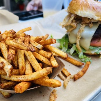 Big Buns - CAJUN FRIES and THE PEPPERCORN STEAKHOUSE (substituted by impossible patty) - Burgers Near Me - Arlington, Virginia