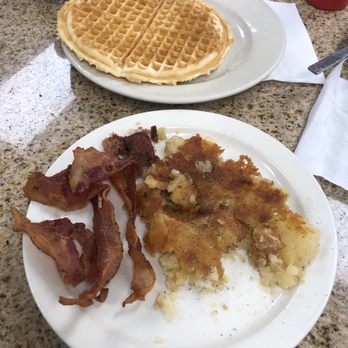 Lincoln's Waffle Shop - Waffles, bacon, and home potatoes very good - American Near Me - Washington, DC, District of Columbia