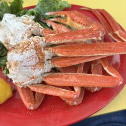 Castaways Raw Bar & Grill - Pound of crab legs
