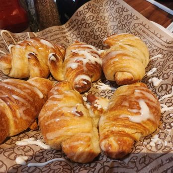 Cheddar's Scratch Kitchen - Complimentary croissants, 1/person - Comfort Food Near Me - Branson, Missouri