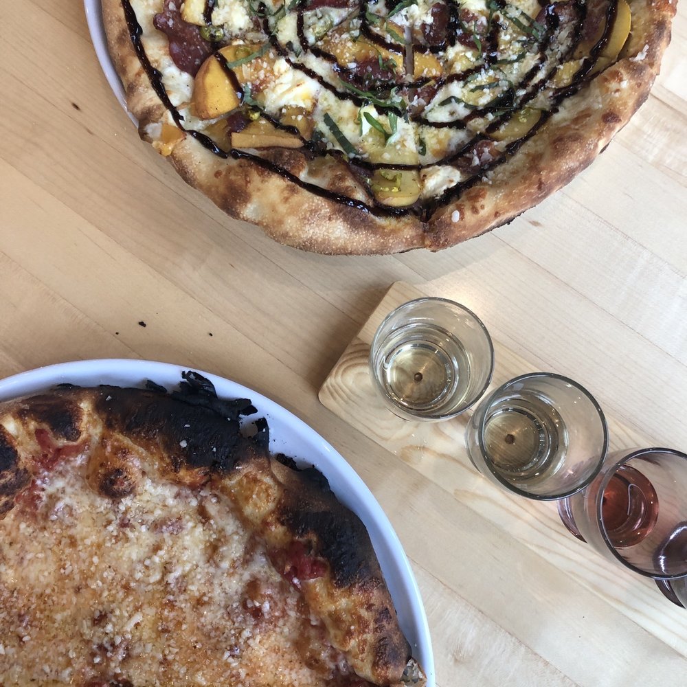 Grateful Vineyard - Cheese pizza and peach fig - Wine Tasting Room Near Me - Mount Hood, Oregon