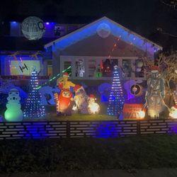 Christmas Lights in the Fabulous 40s - Star Wars theme! Love it!