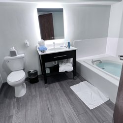 Heidel House Hotel and Conference Center,Ascend Hotel Collection - Bathroom