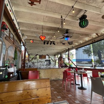 El Ambia Cubano - Outdoor patio - Cuban Near Me - Melbourne, Florida El Ambia Cubano - Outdoor patio - Cuban Near Me - Melbourne, Florida