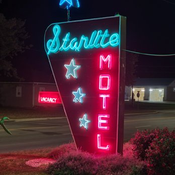 Starlite Motel - Old school neon - Hotels Near Me - Seneca, Kansas