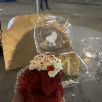 L.a. SweetsNY - Red velvet cupcake - Cupcakes Near Me - New York, New York
